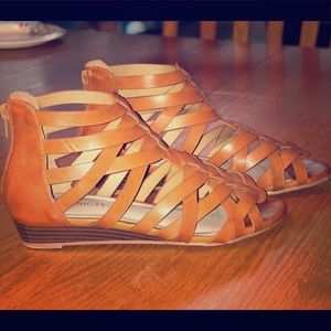 Brown/tan sandals